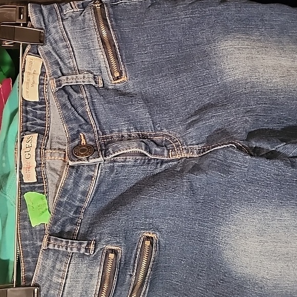 Guess size 31 Capris - Picture 1 of 7